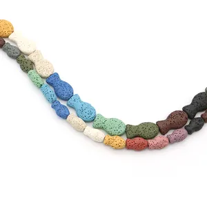 Perle di lava colorate a forma di pesce con texture porosa per gioielli fai da te