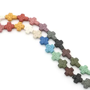 Perles de lave colorées en forme de croix avec texture poreuse pour bijoux DIY