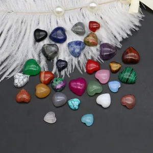 Cabochon in pietra naturale lucidata a forma di cuore per la creazione di gioielli fai da te