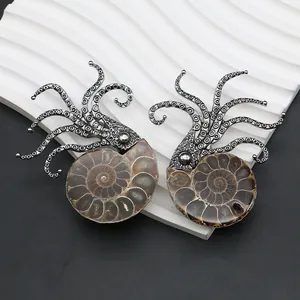 Steampunk μενταγιόν απολίθωμα αμμωνίτη χταπόδι με ασημένια πλοκάμια και σπειροειδή υφή