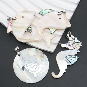Pendentifs faits main en nacre et nacre d'abalone avec motifs de tortue et dauphin