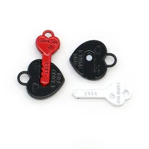 Pendentifs couple cœur magnétique et clé avec gravure I Love You et 1314 en noir et rouge