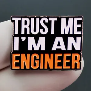 Καρφίτσα σμάλτου Trust Me I'm An Engineer σε ροζ χρυσό για ρούχα και τσάντες