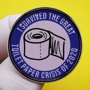 Badge humoristique survivant crise papier toilette 2020 en alliage de métal chic