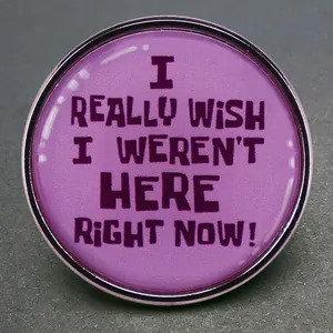 Badge émaillé citation Squidward broche métal violette I really wish I weren't here