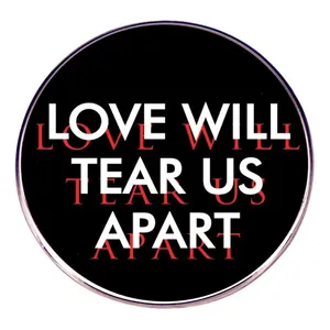 Distintivo Rotondo in Lega Metallica Love Will Tear Us Apart Spilla Broche Joy Division Album Musicale Punk Rock Gioielli Regalo per Borse Giacche