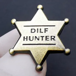 Drôle DILF HUNTER Badge de Shérif Broche en Alliage Vintage Étoile à Six Branches Pin Adulte Farce Cadeau pour Hommes Femmes