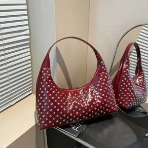 Sac Hobo Punk pour Femme avec Clous en Similicuir PU Brillant Rivets Argentés Sac à Main Porté Épaule Mode Grande Capacité Sac Sous l'Aisselle Accessoire Streetwear