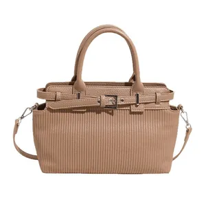 Borsa a mano vintage kaki con trama in pelle plissettata e fibbia in argento da donna