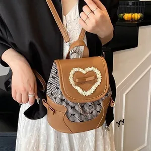 Zoete rugzak met hart-kant en ruitjes voor dames met bruin leer en ketting-accent
