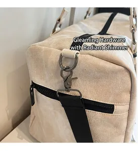 Detail of high-quality metallic hooks and durable canvas fabric on the travel bag