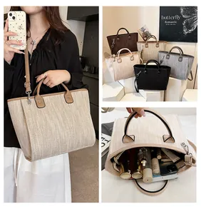 Detalle de bolsos tote de punto que muestra gran capacidad interna y opciones de colores