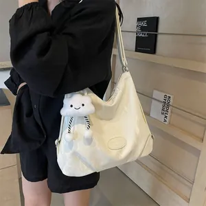 Sac fourre-tout chic en cuir blanc crème de grande capacité avec charm nuage pour le quotidien