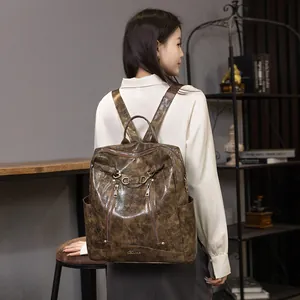 Sac à dos vintage en cuir marron foncé pour femme avec finitions rétro et fermetures éclair