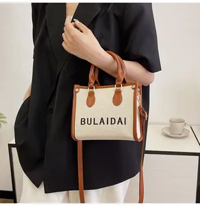 Detailaufnahme der Canvas-Tasche mit Lederbesatz und verstellbarem Schultergurt