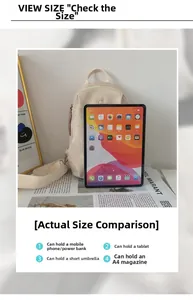 Vista detallada del bolso de lona crema que muestra capacidad para tableta y revista A4