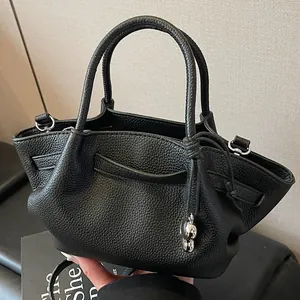 Vintage Litchi Grain PU Leather Crossbody Bag For Women Retro Wings Shaped Handbag With Metallic Heart Pendant Shoulder Bag