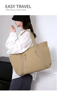 Dettaglio borsa tote kaki in nylon impermeabile con doppie tasche frontali a cerniera