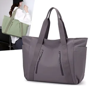 Borsa tote in nylon impermeabile di grande capacità con tasche multiple in grigio e verde