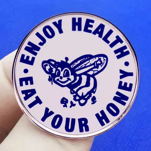 Runde Emaille-Bienennadel mit Enjoy Health Slogan und roségoldener Metallbeschichtung