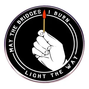 Inspirierende Emaille Pin May The Bridges I Burn Light The Way Zitat Brosche Punk Schwarz Metall Abzeichen Für Rucksack Denim Jacke Unisex Schmuck