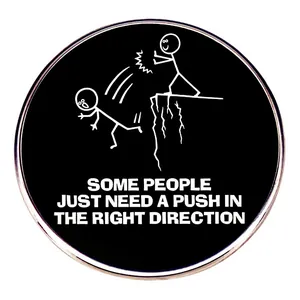 Lustige Strichmännchen Emaille Pin Brosche Some People Just Need A Push In The Right Direction Runde Metall Anstecknadel Zubehör