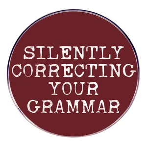 Αστεία Καρφίτσα Σμάλτου Silently Correcting Your Grammar από Κράμα Με Αγγλικό Ρητό Μεταλλικό Σήμα για Σακίδιο Διακόσμηση Ρούχων Unisex