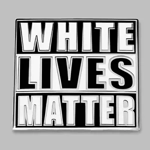 Épinglette carrée en émail White Lives Matter avec lettrage contrasté noir et blanc