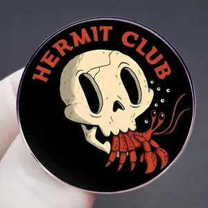 Hermit Club Cartoon-Totenkopf und Einsiedlerkrebs Metall-Anstecknadel Zubehör für Kleidung