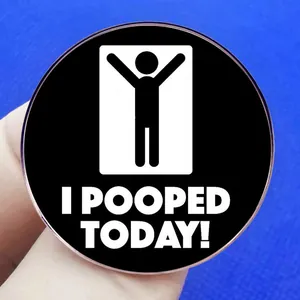 Broche noire ronde amusante avec texte I POOPED TODAY et bonhomme allumette joyeux