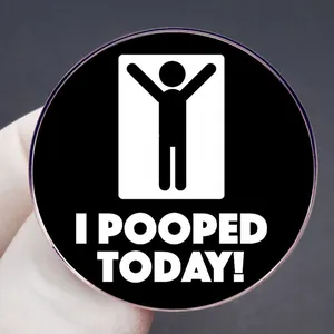 Broche ronde amusante noir et blanc avec texte I POOPED TODAY et bonhomme bâton