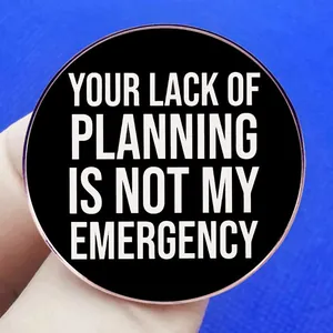 Badge en émail avec texte Your Lack of Planning is Not My Emergency et bordure rose doré