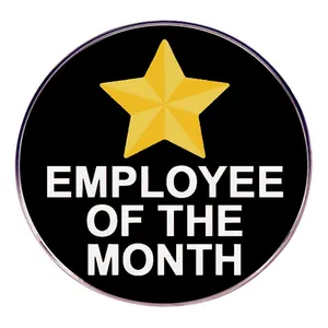 Badge rond Employé du mois avec une étoile jaune et texte blanc sur fond noir intense