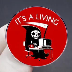 Pin esmaltado de la muerte de dibujos animados con texto 'IT'S A LIVING' sobre fondo rojo