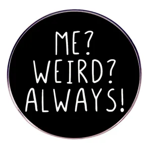 Spilla Tonda in Lega Smaltata Umoristica Me Weird Always Scritta Spilla Distintivo per Abbigliamento Accessori Zaino Gioielli Unisex