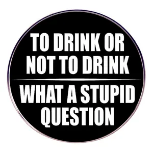 To Drink Or Not To Drink Humorvolles Zitat Rund Legierung Brosche Pin Für Kleidung Taschen Unisex Lustiges Abzeichen Schmuck Geschenk