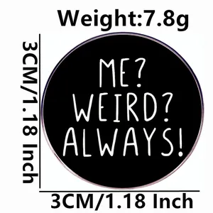 Spilla tonda in metallo con scritta 'ME? WEIRD? ALWAYS!', lega nera, diametro di 3cm