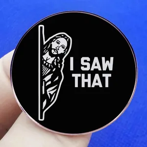 Funny 'I SAW THAT' round metal brooch pin featuring a cartoon figure peeking out