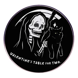 Valentinstag Gothic Sensenmann Hält Schwarze Katze Emaille Pin Rund Legierung Brosche Abzeichen Für Kleidung Taschen Schmuck