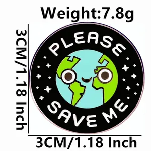 Pin de esmalte ecológico con diseño de la Tierra y eslogan Please Save Me en fondo negro