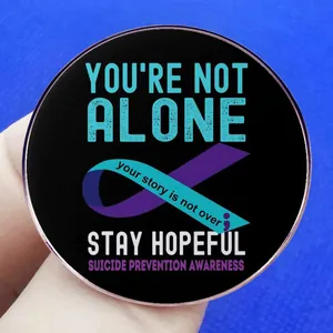 Mental Health Anstecknadel mit Semikolon und You Are Not Alone Textbotschaft