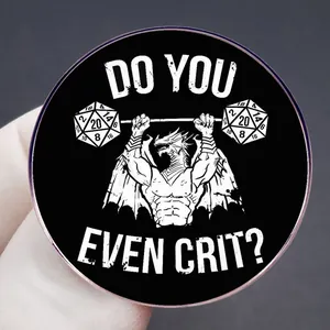 Épingle Do You Even Crit avec dragon soulevant des haltères d20 et finition or rose