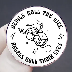 Devils Roll the Dice Angels Roll Their Eyes runder Emaille-Pin mit Flügeln und Hörnern