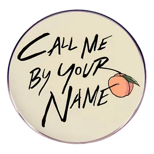 Broche Redondo de Aleación Inspirado en la Película Call Me By Your Name Beige Melocotón Insignia con Letras para Ropa Bolsos Accesorios
