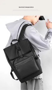 Zijaanzicht van een man met een strakke zwarte multifunctionele laptoprugzak met klep