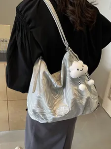 Sac fourre-tout à motif marbre argenté avec pendentif nuage et logo MUON SHARK