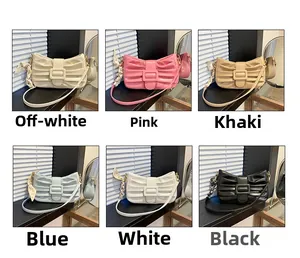 Lot de six sacs à bandoulière plissés de différentes couleurs avec détail de foulard en soie