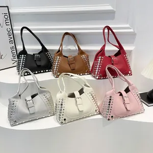 Borsa Sottoascellare da Donna in Pelle PU con Rivetti Trama Lychee Borsa a Spalla con Borchie Metalliche Argento Stile Motociclista Design di Nicchia