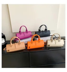 Gruppenansicht schicker rechteckiger Handtaschen in Lila, Schwarz, Khaki, Orange und Gold