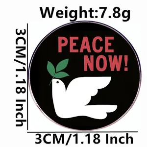 Spilla rotonda Peace Now con colomba bianca e ramoscello d'ulivo su sfondo nero da 3cm